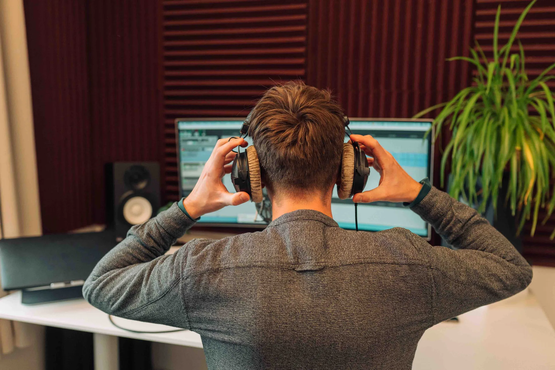 Homestudio van een voice-over — opnemen en editen, foto: Illias Teirlinck
