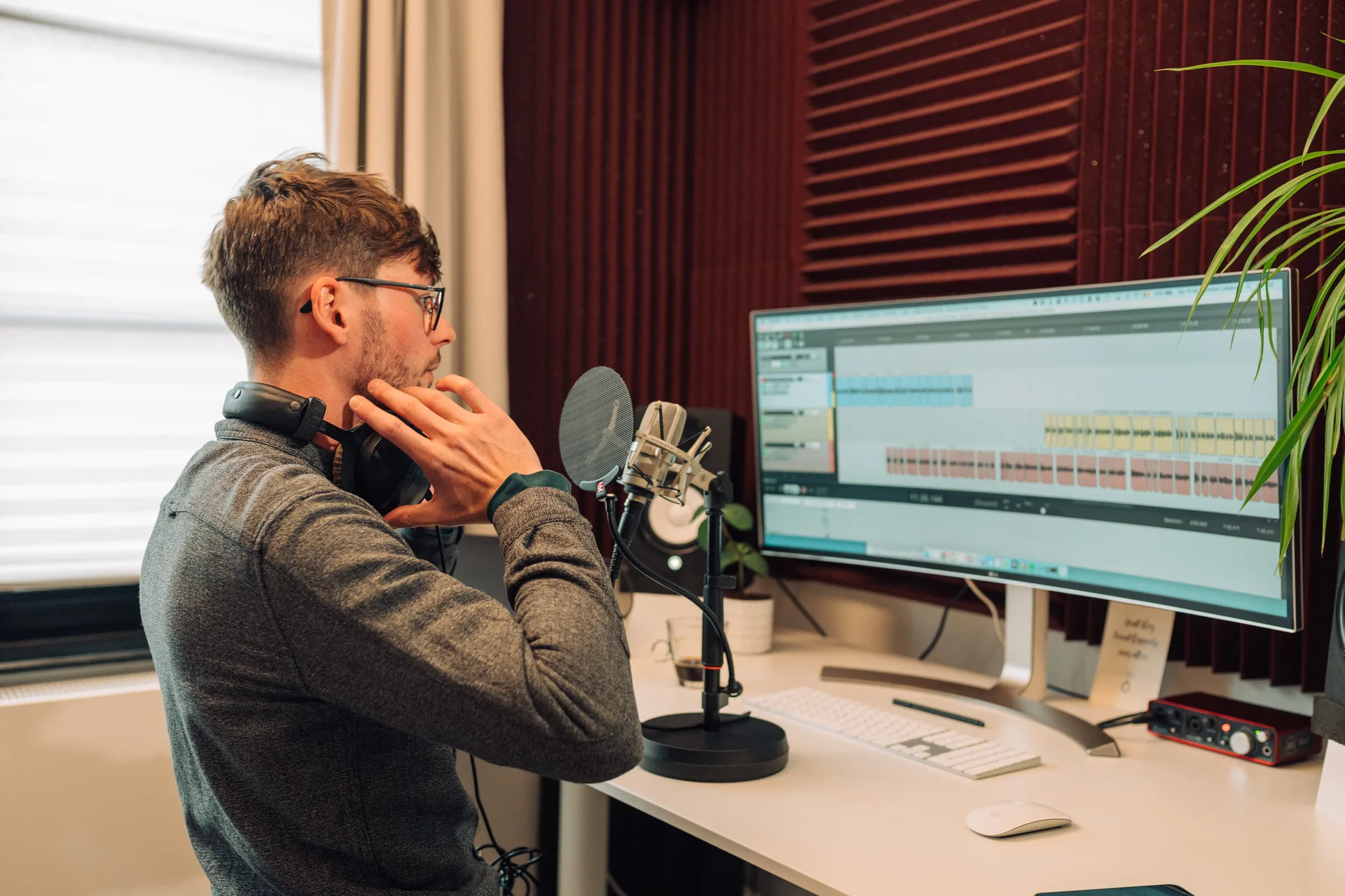 Homestudio van een voice-over — opnemen en editen, foto: Illias Teirlinck
