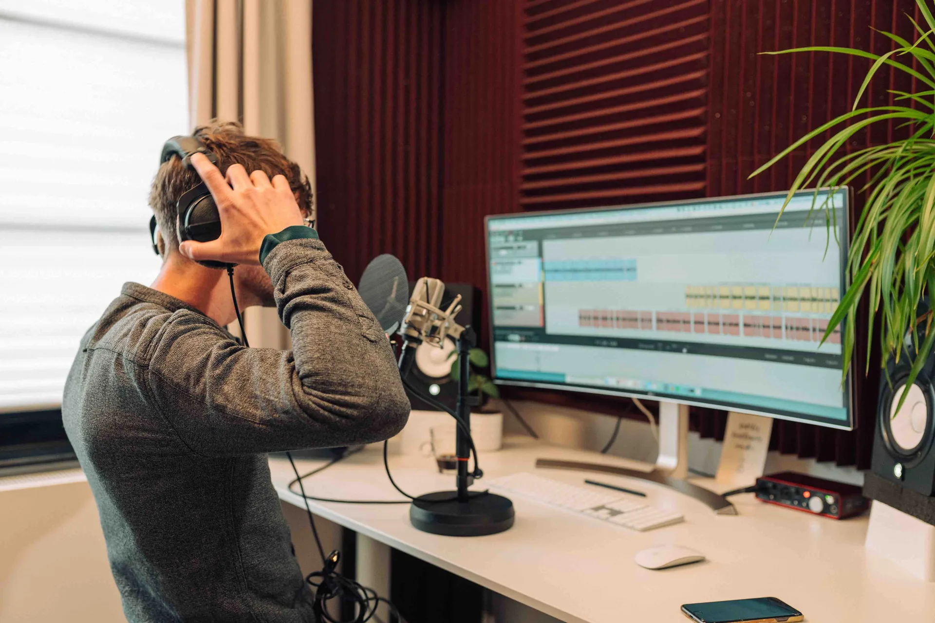 Homestudio van een voice-over — opnemen en editen, foto: Illias Teirlinck